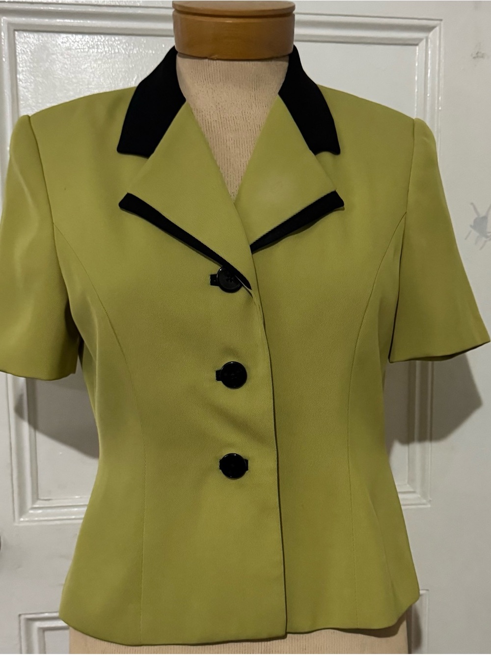 Kasper Short-Sleeve Lime Green Blazer with Black Trim